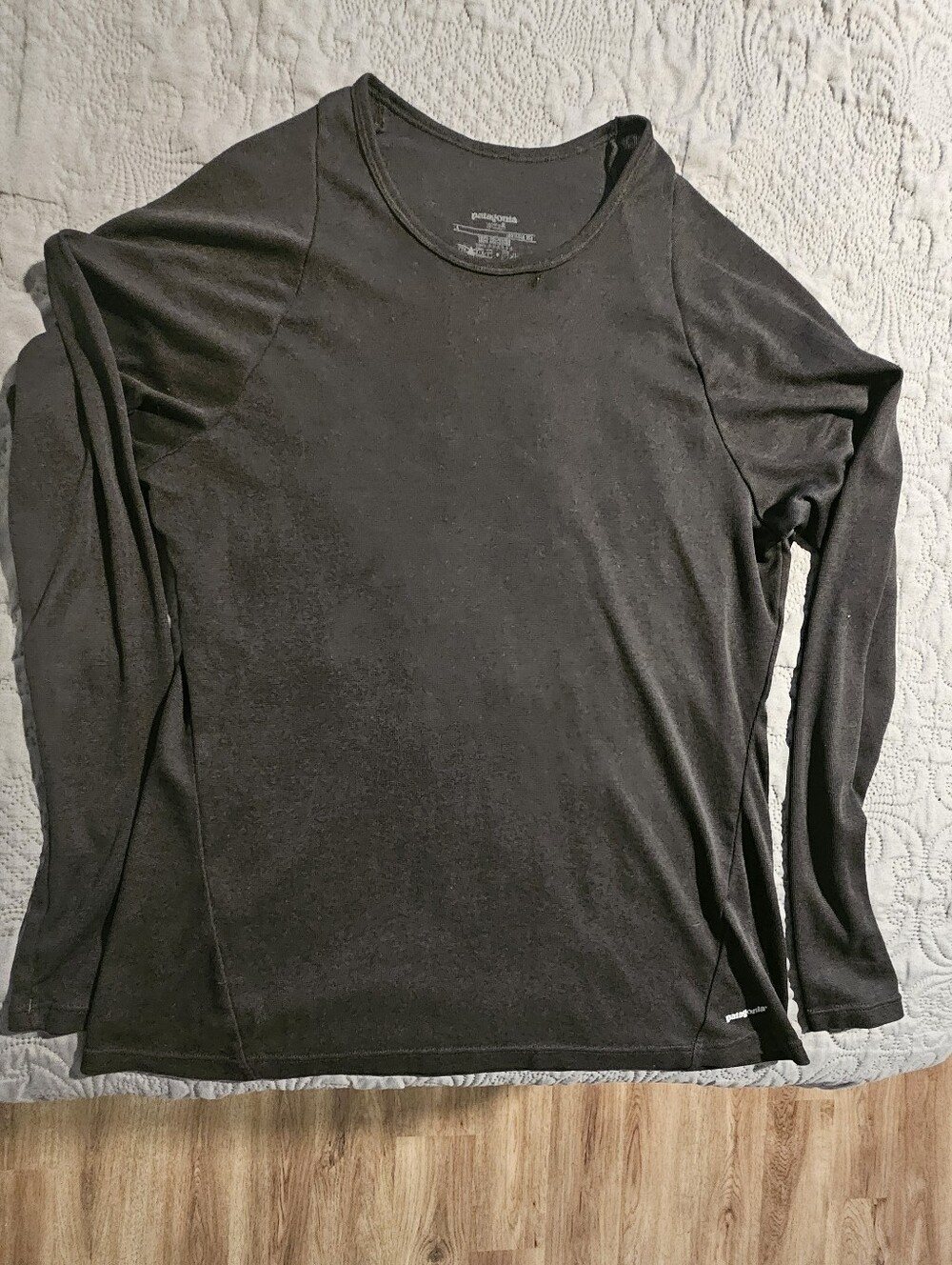 Patagonia Women’s Capilene Lightweight Long Sleeve Base Layer – Black – Medium